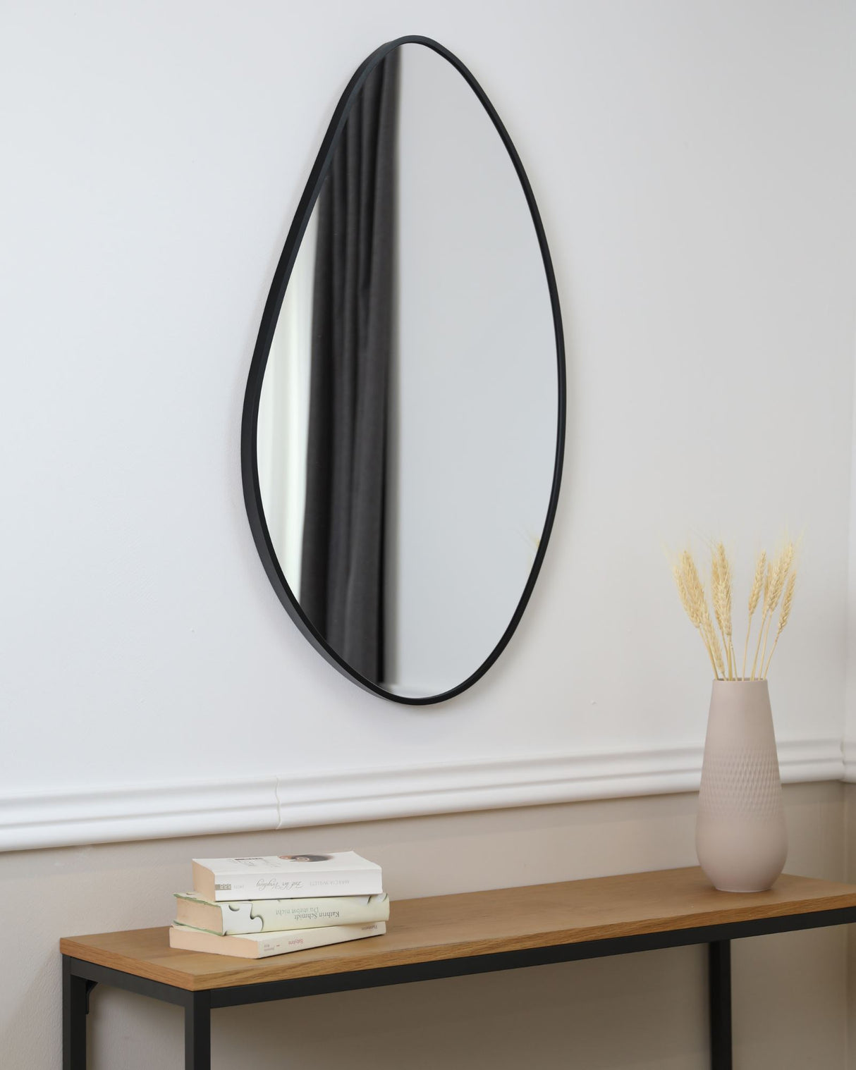 Asymmetrischer Spiegel 46x82 schwarz Alurahmen Schminkspiegel